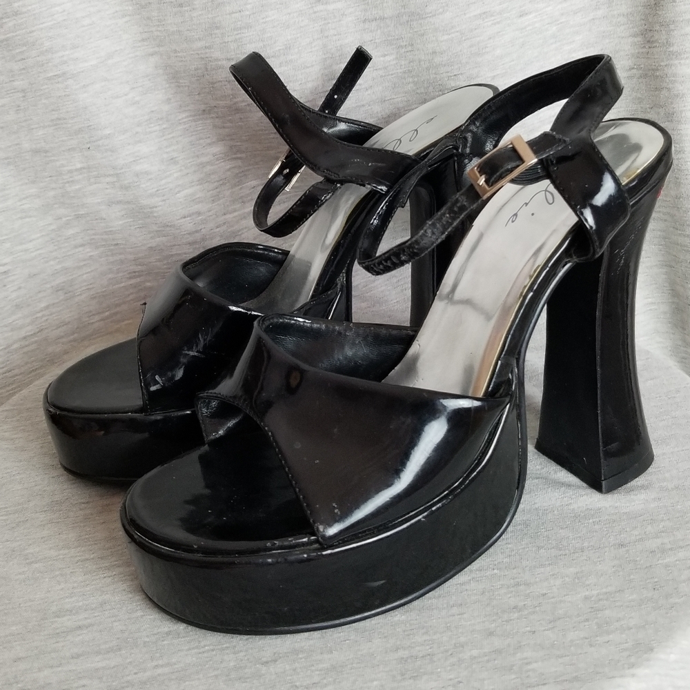Ellie heels